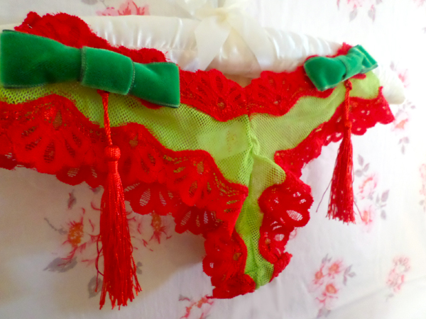 Madame X knickers in red & reen 